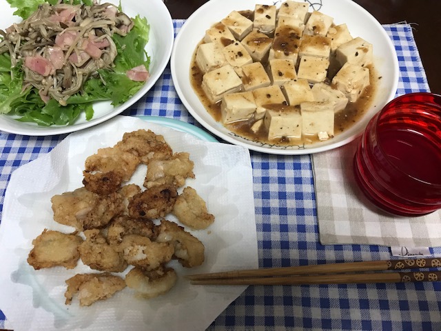 TOMO'sキッチン　・あんこうのから揚げ  ・肉豆腐  ・キノコソテーとレタスのサラダ